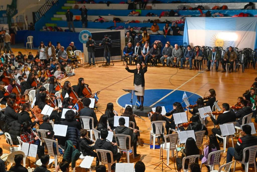 La Orquesta Infanto Juvenil de INTA y coros escolares homenajearon a los ex soldados combatientes de&nbsp;Malvinas