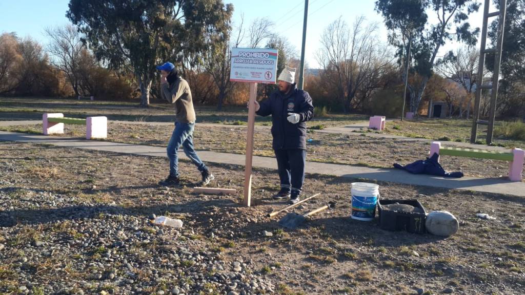 Saneamiento ambiental y nueva cartelería en el Área&nbsp;11