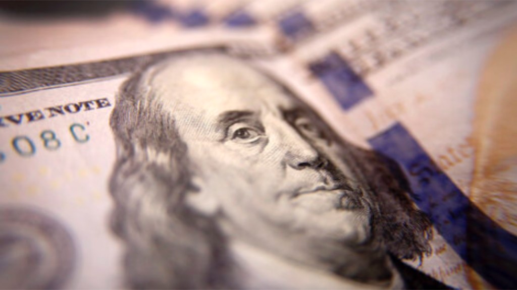 Dólar imparable: aumentó por tercer día consecutivo y batió un nuevo&nbsp;récord