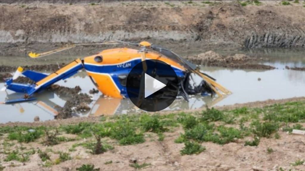 Video: cayó un helicóptero con cinco personas&nbsp;abordo