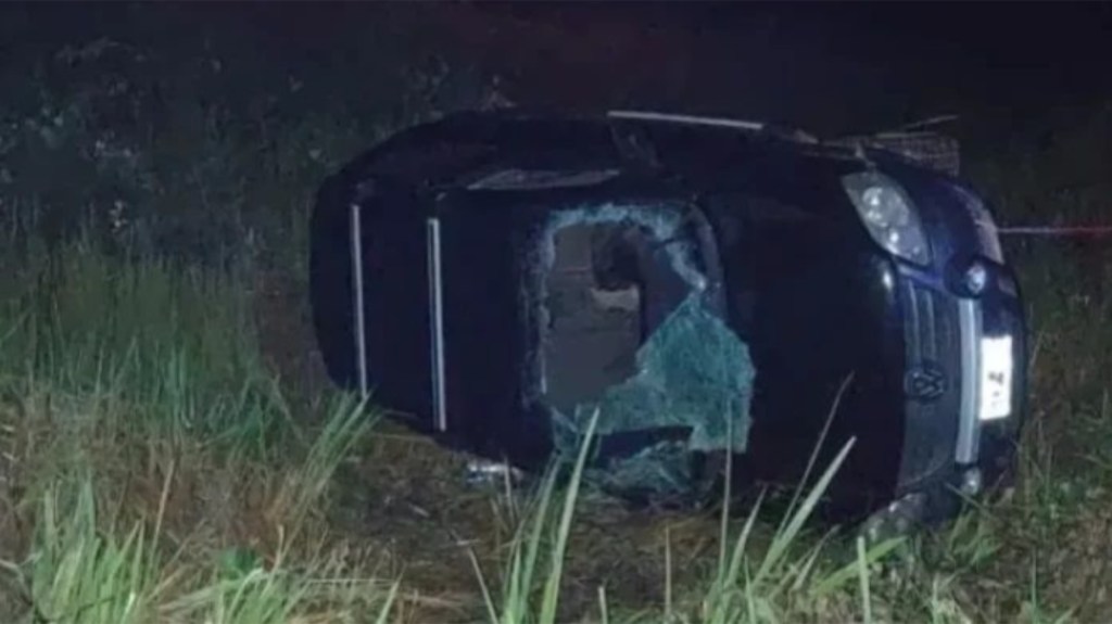 Policía volcó su auto, salió caminando y se mató de un&nbsp;tiro