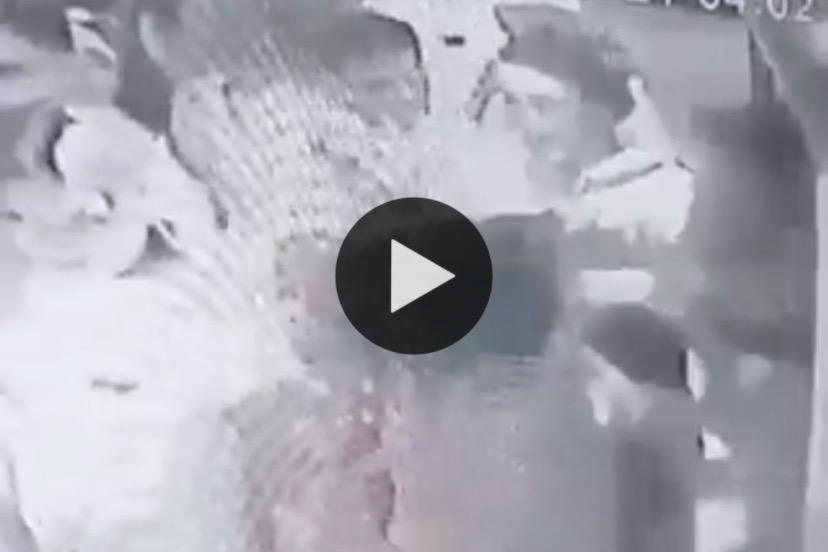 Video: golpeó a su exnovia en un bar mientras festejaba el Día del&nbsp;Amigo