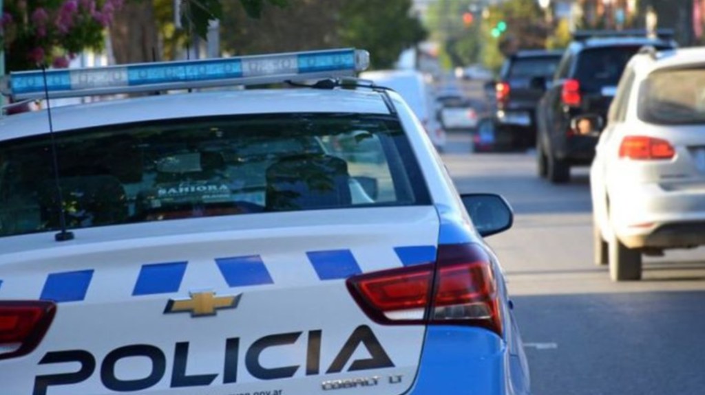 Un ladrón arrastró 50 metros por la calle a una abuela de 72 años al robarle la&nbsp;camioneta