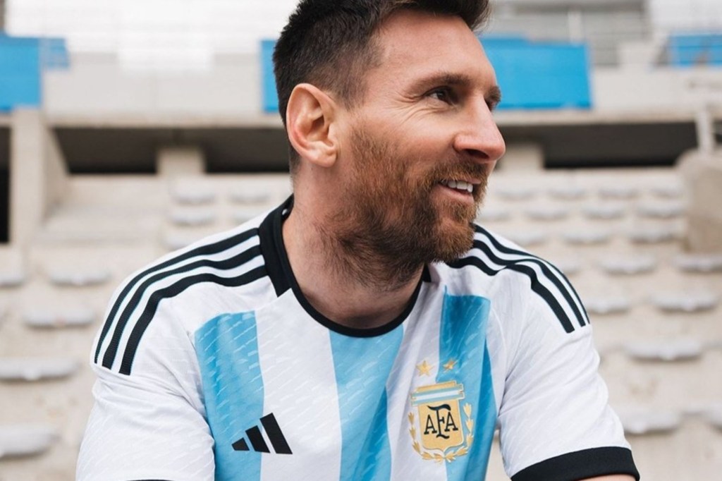 Presentaron la camiseta oficial que la Selección argentina usará en el Mundial de&nbsp;Qatar