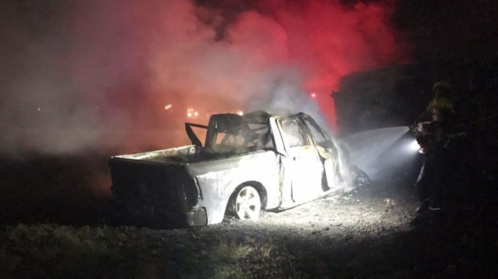 Horror: manejaba su camioneta, chocó de frente con un camión y murió&nbsp;calcinado