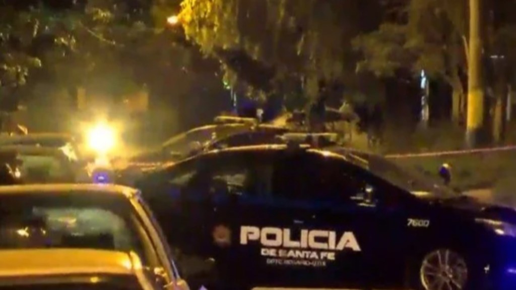 Una mujer fue asesinada a balazos y su hija está grave al quedar en medio de un&nbsp;tiroteo