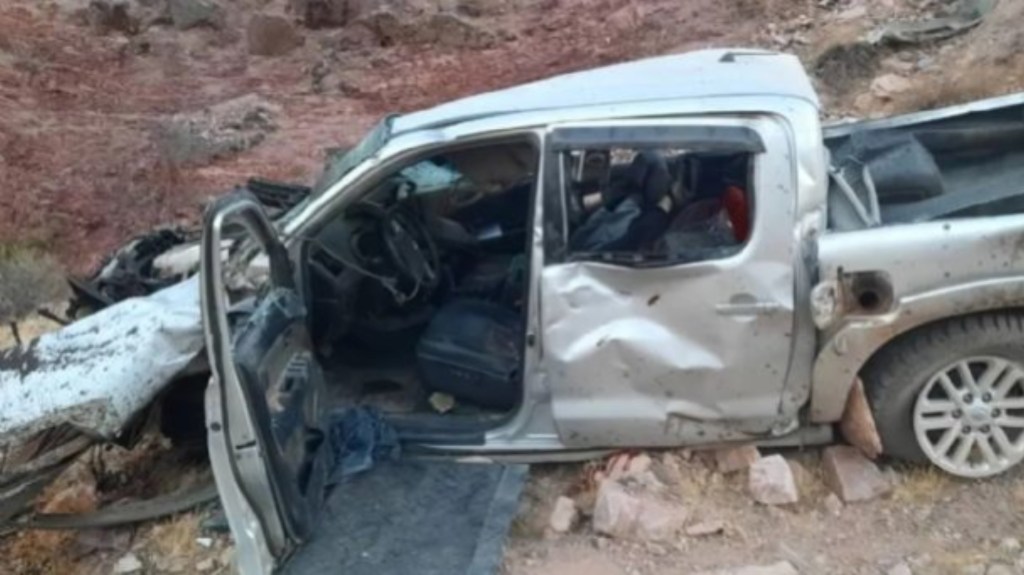 Dos muertos al caer con su camioneta por un&nbsp;barranco