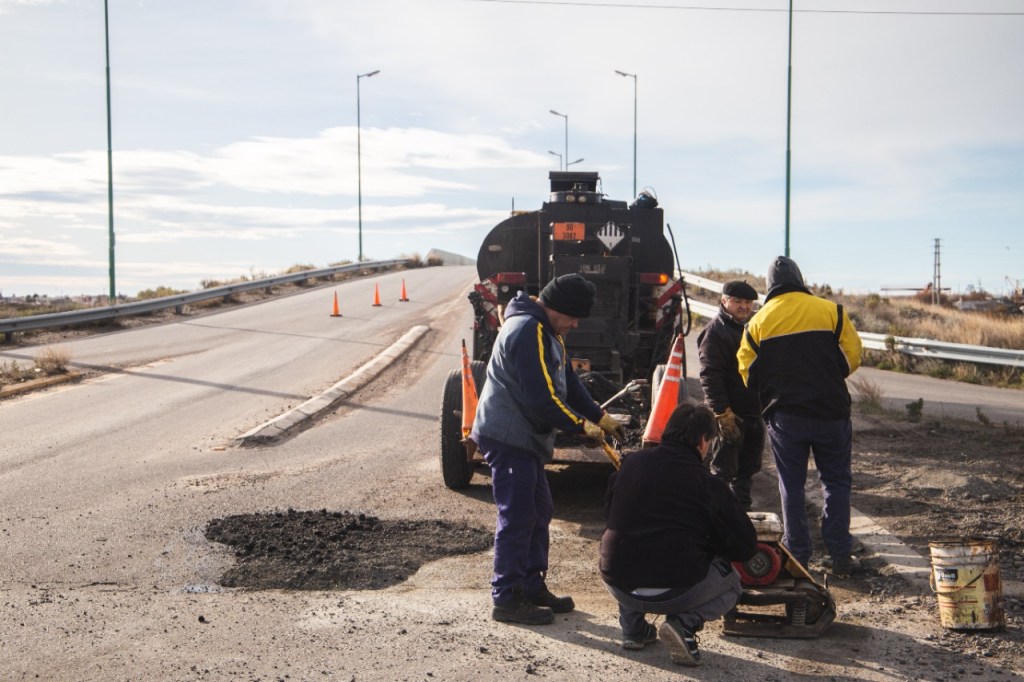 Rawson trabaja con Vialidad para remediar baches en sectores dañados por el agua&nbsp;acumulada