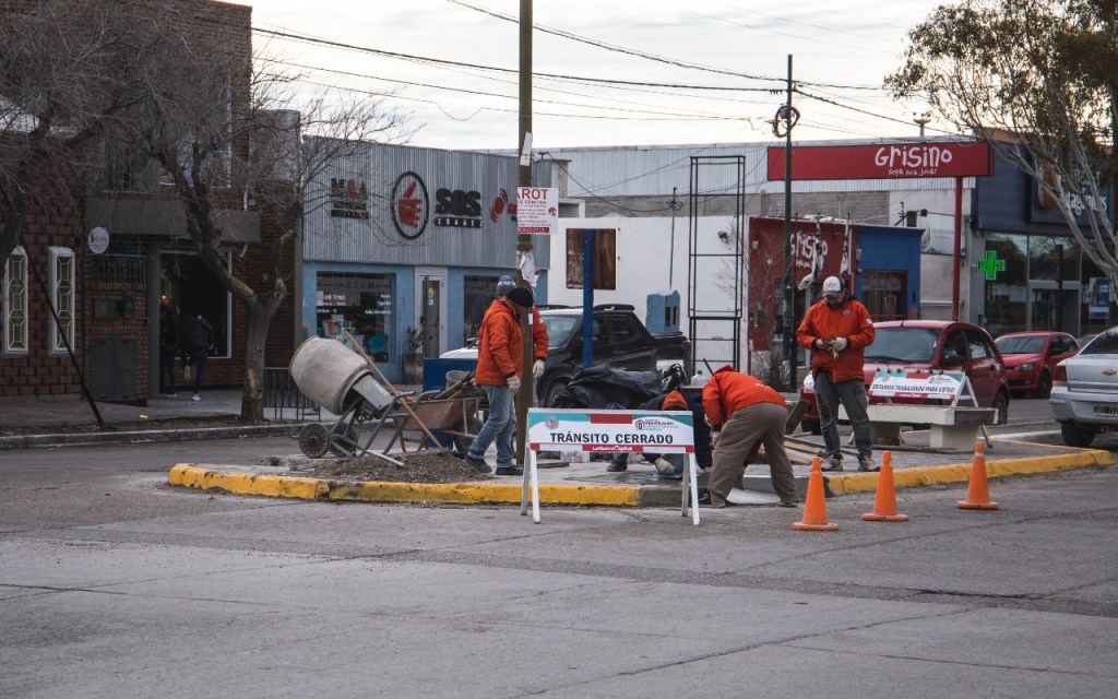 Se reparan y construyen rampas de accesibilidad en avenidas de&nbsp;Rawson
