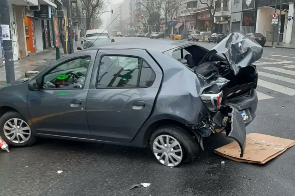 Borracho chocó autos estacionados, atropelló a una mujer y trató de&nbsp;escapar
