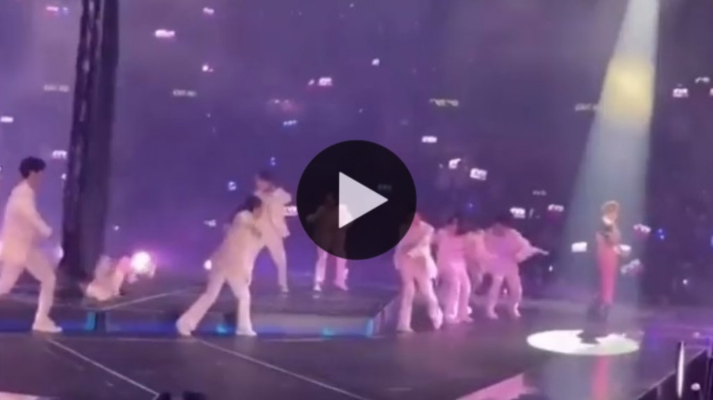 Video: una pantalla gigante cayó encima de una banda pop en pleno&nbsp;concierto