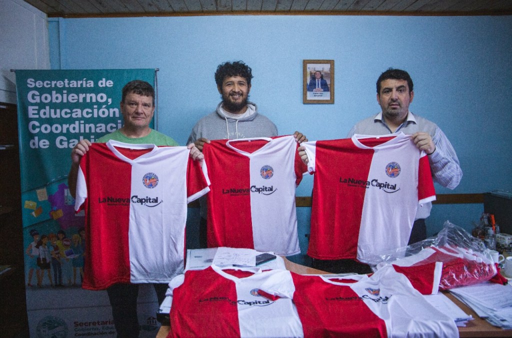 Entrega de indumentaria deportiva al club “Rawson&nbsp;Vóley”
