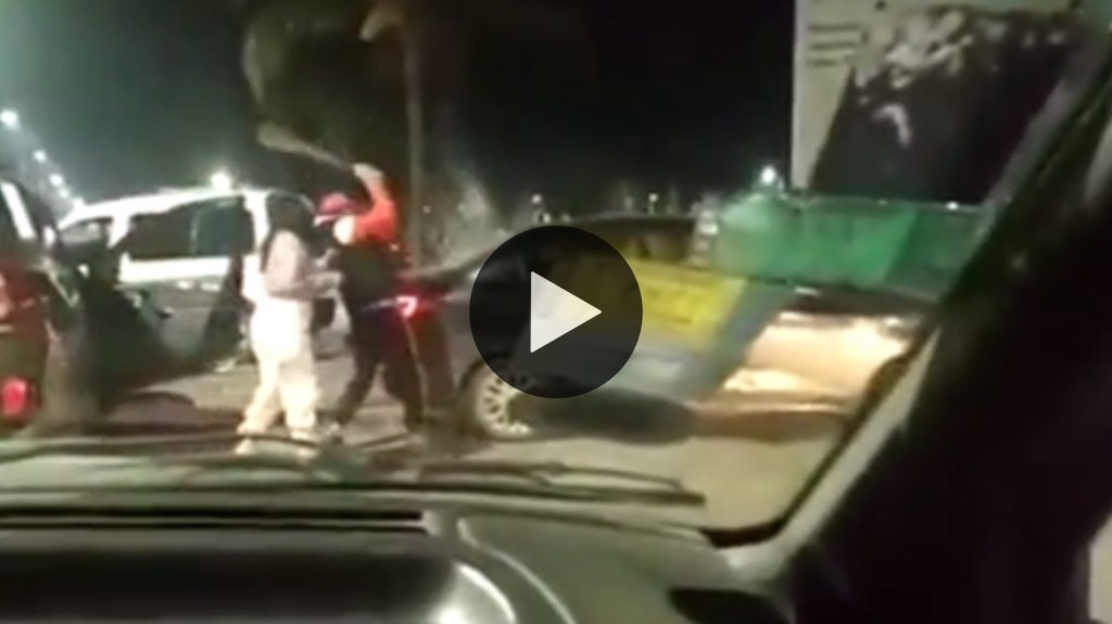 Video: se enojó porque le chocaron el auto y atacó a otro conductor a&nbsp;palazos