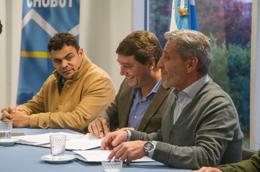 Se firmó el contrato para ampliar la planta potabilizadora de&nbsp;Rawson