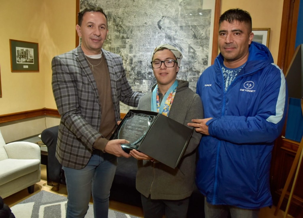 Tras su arribo a Trelew, Tobías Mario fue recibido por el&nbsp;intendente