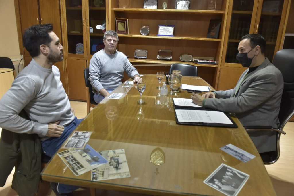 Se firmó contrato para la readecuación de cordones cuneta en el barrio&nbsp;Etchepare