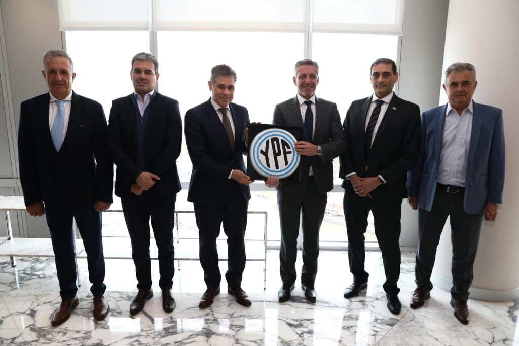 Arcioni se reunió con autoridades de&nbsp;YPF