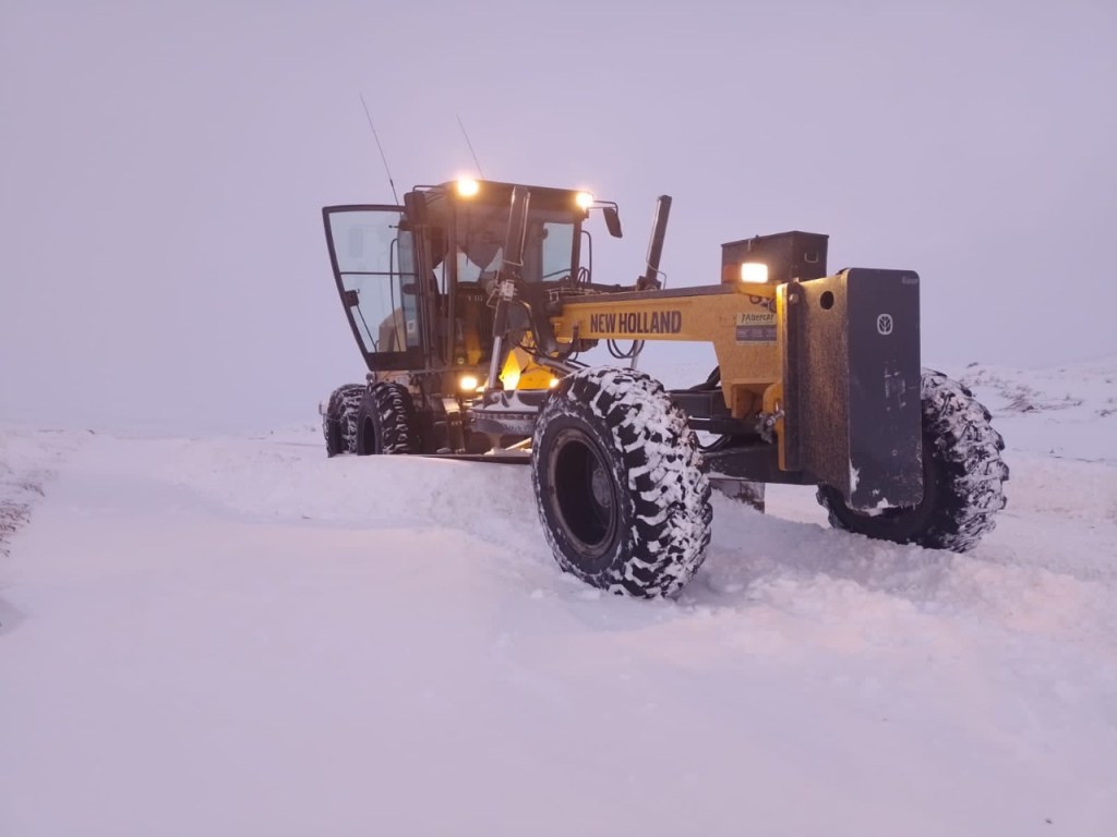 Varados, evacuados, derrumbes y cortes de luz por fuerte temporal de nieve y&nbsp;viento
