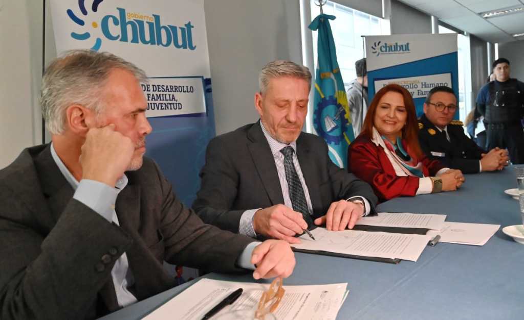 Chubut firmó la adhesión al programa nacional “Aunar&nbsp;Familias”