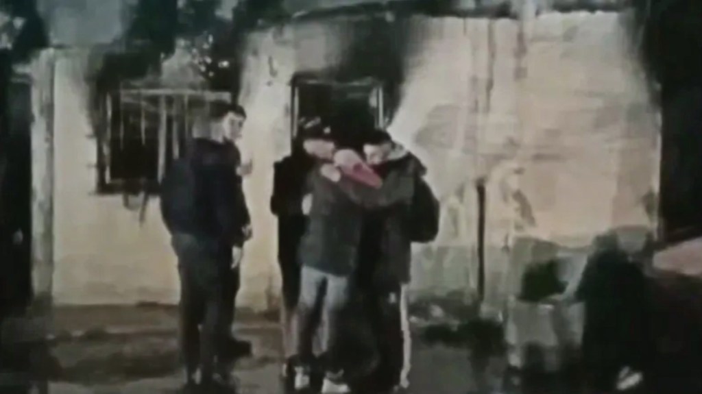 Dos nenes de 2 y 8 años y un joven de 22 murieron en voraz&nbsp;incendio