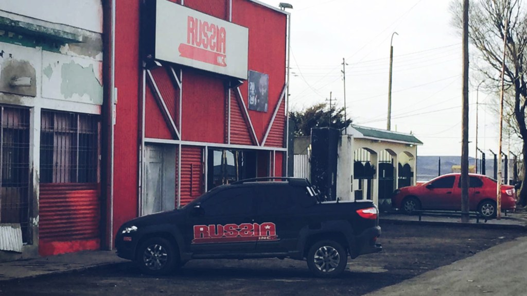 Se quiso meter a un boliche por el techo, cayó al vacío y está&nbsp;grave