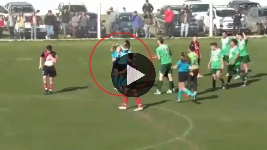 Video: jugador atacó a golpes a una árbitra que lo había&nbsp;expulsado