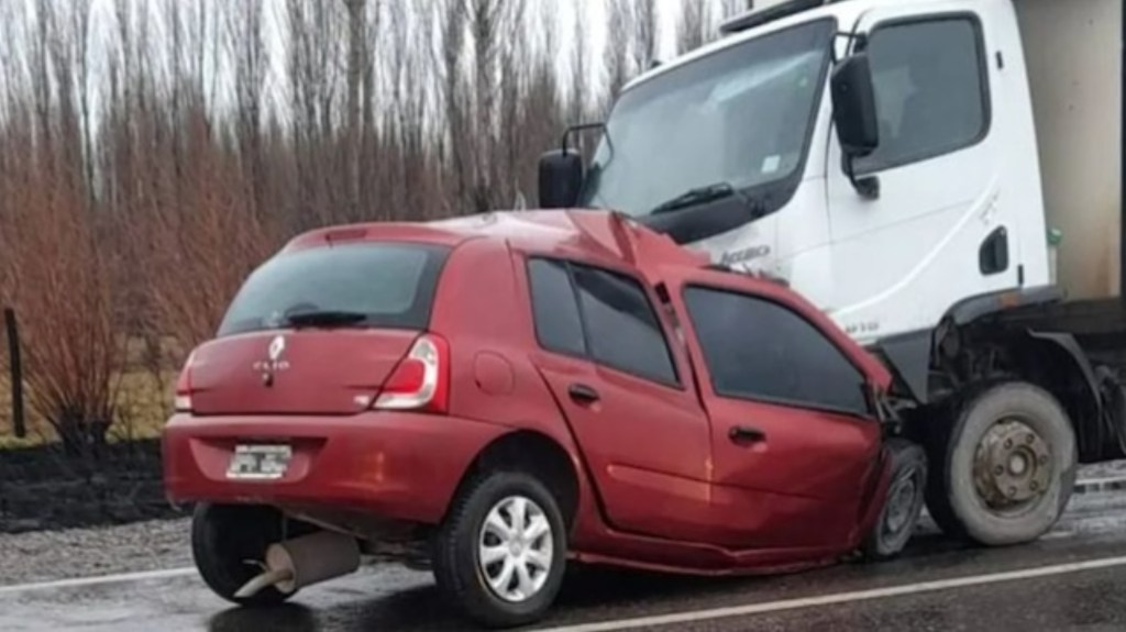 Tragedia: dos hermanos murieron en un choque frontal contra un&nbsp;camión