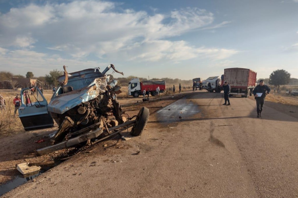 Un muerto en un violento choque frontal entre dos&nbsp;camiones