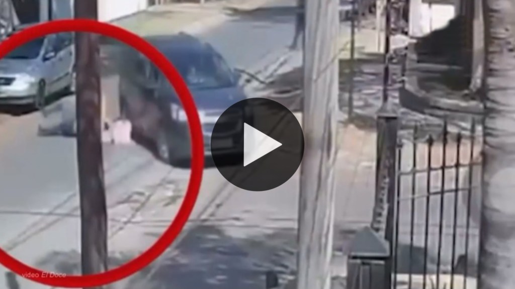 Video: delincuentes robaron, arrastraron y tiraron a una mujer de un auto en&nbsp;movimiento