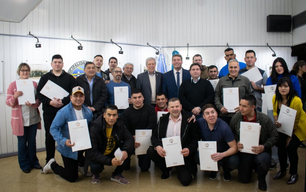 Biss entregó resoluciones de lotes a 29 afiliados al Círculo de Suboficiales de la Policía&nbsp;Federal