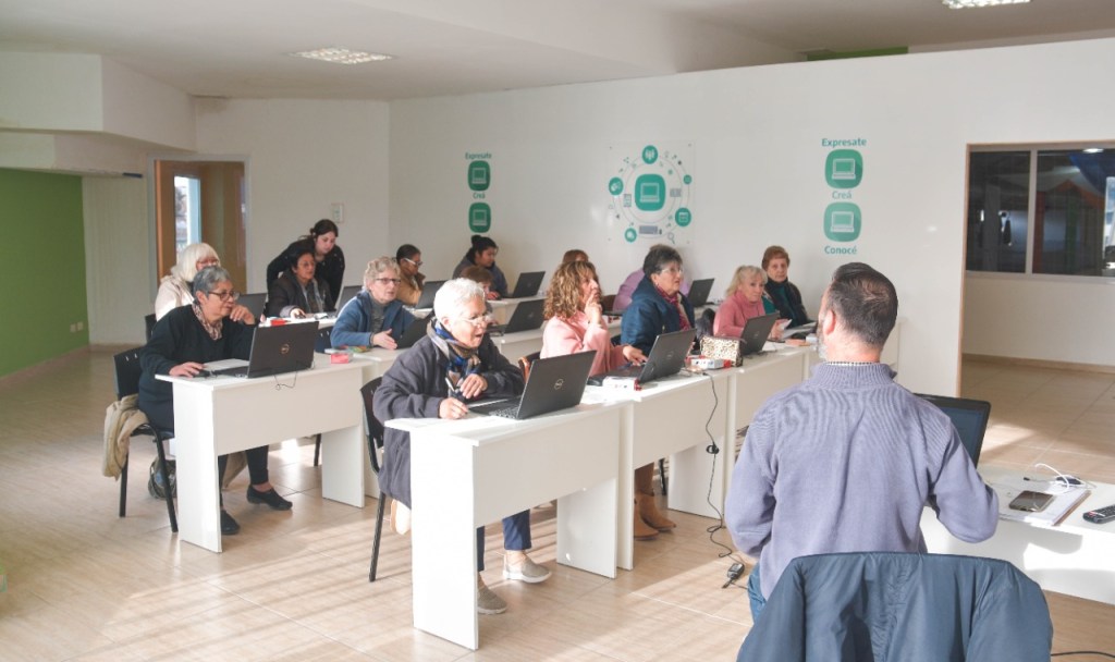 Dolavon | Concluyó la segunda jornada de Alfabetización Digital para Adultos&nbsp;Mayores