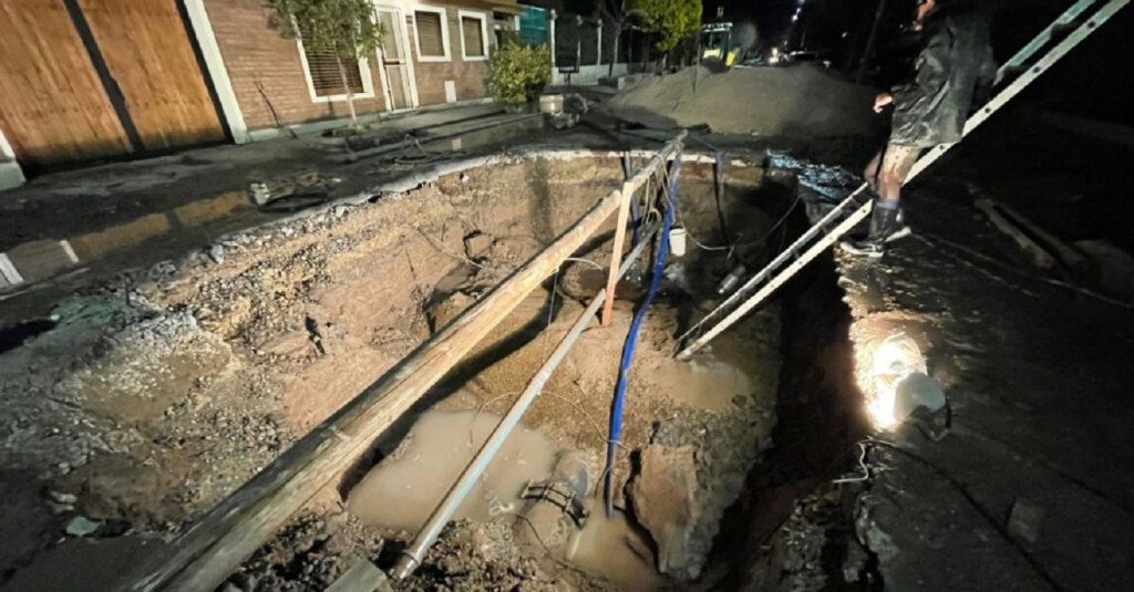 #Trelew | Debido a la rotura de una junta, el trabajo de reparación del acueducto de 500 milímetros volvió a&nbsp;cero