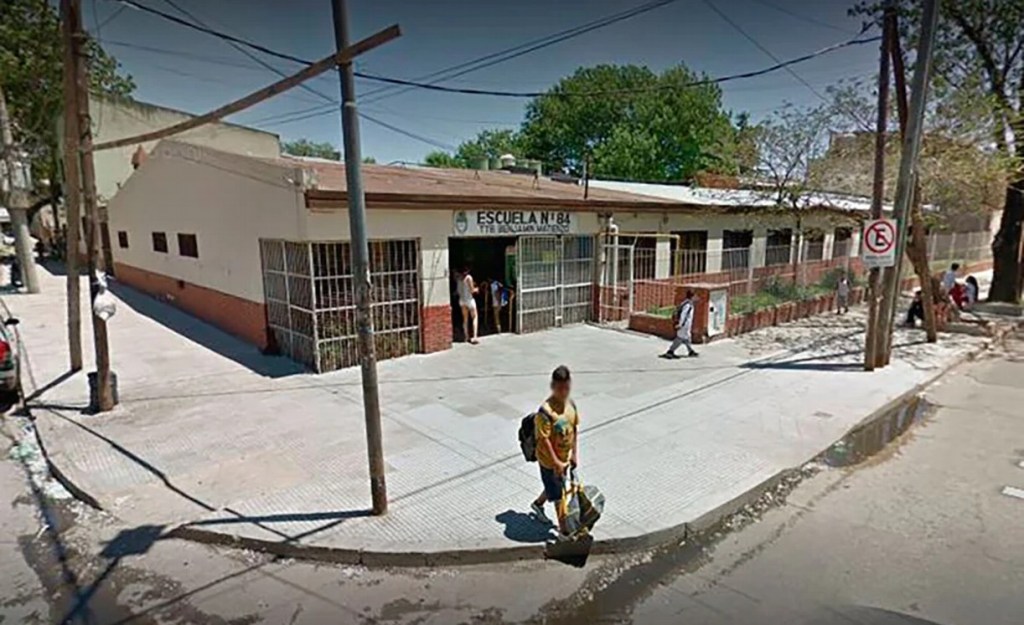 14 chicos se intoxicaron al tomar agua en una escuela, se desvanecieron y fueron&nbsp;hospitalizados