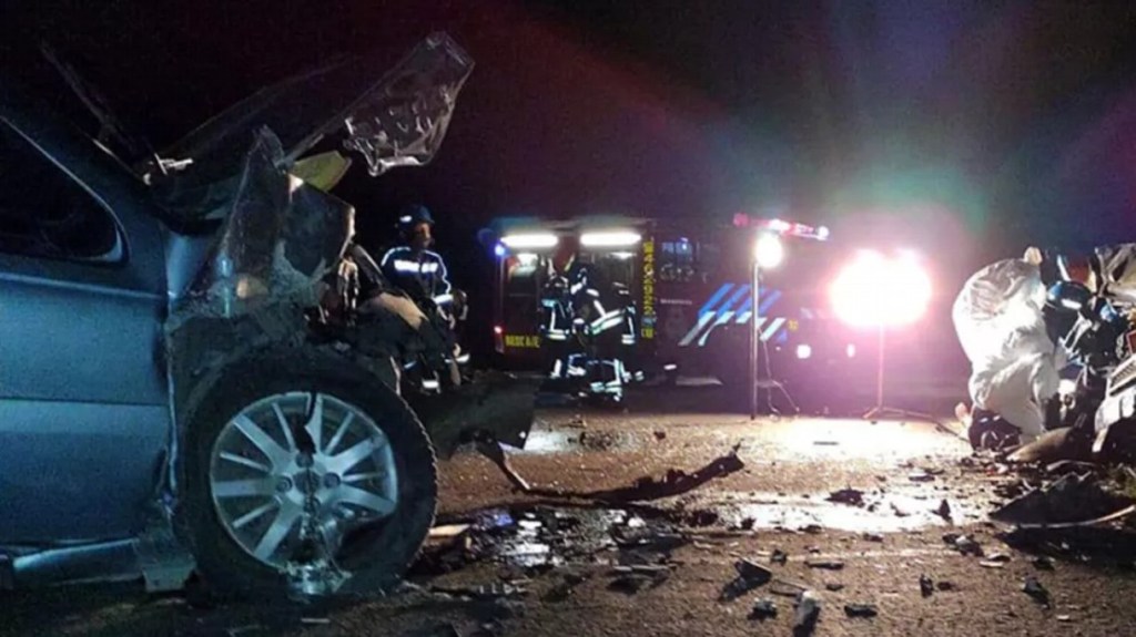Tragedia: un muerto en violento choque frontal entre un auto y una&nbsp;camioneta