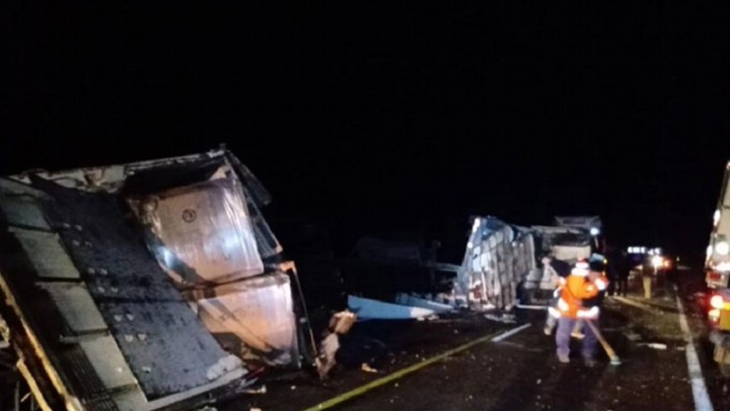 Impresionante choque frontal entre dos camiones en Ruta 3: uno de los conductores venía&nbsp;alcoholizado