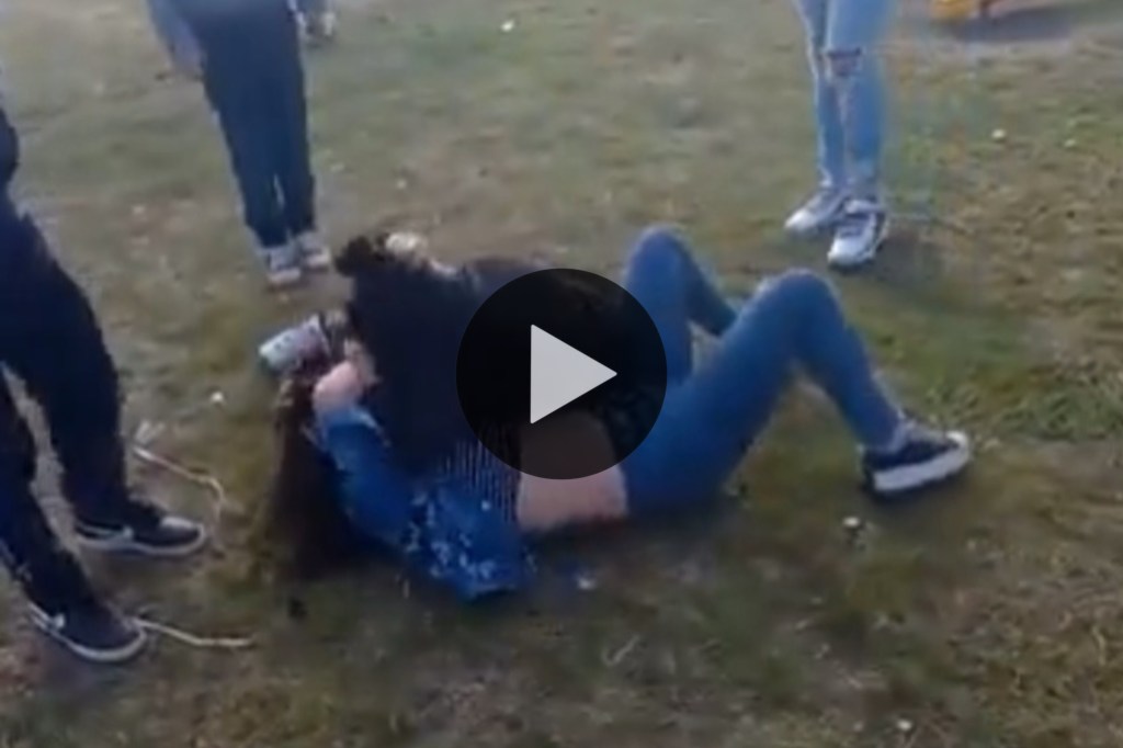 Video: una mujer incita a su hija de 12 años a pelear con otras en la&nbsp;calle