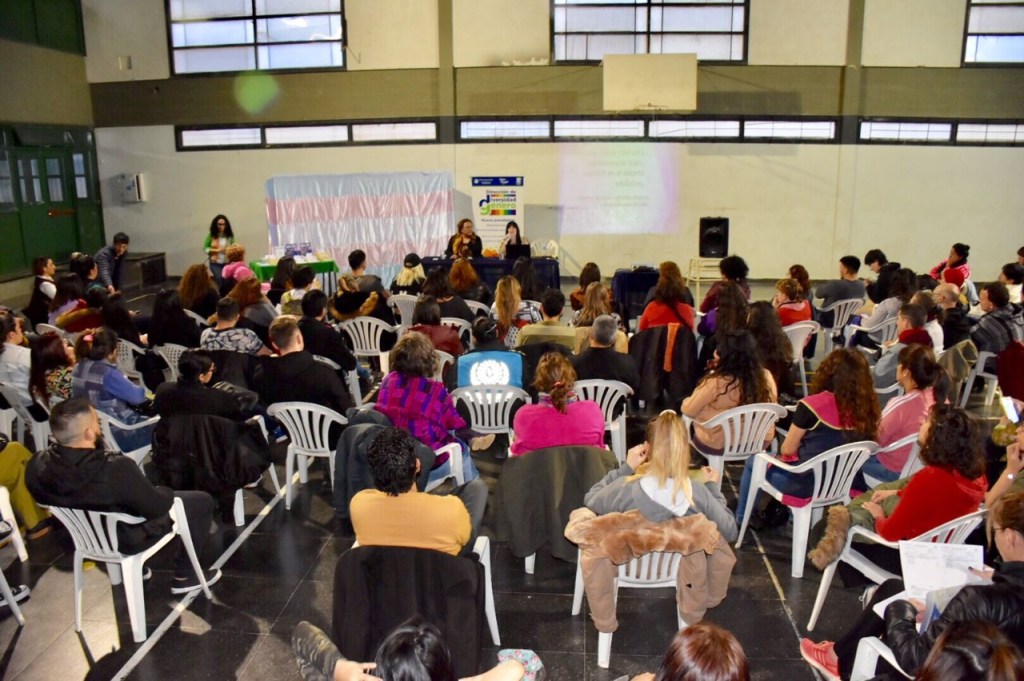 Un centenar de personas participaron de la charla “Infancias&nbsp;Libres”