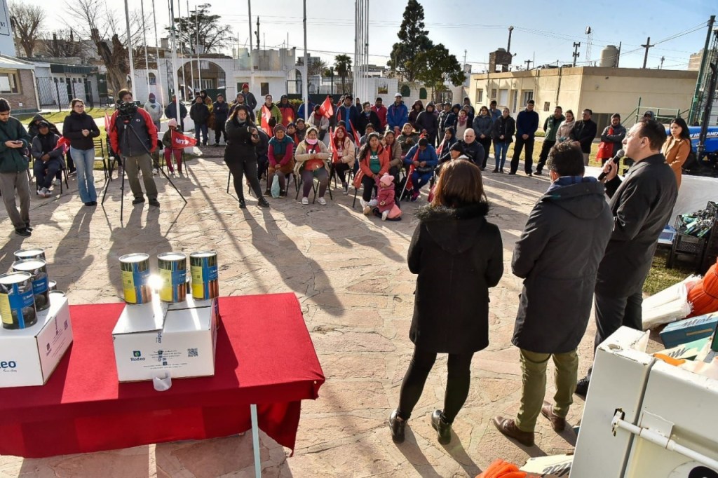 Entregan insumos a pequeños productores de&nbsp;Trelew