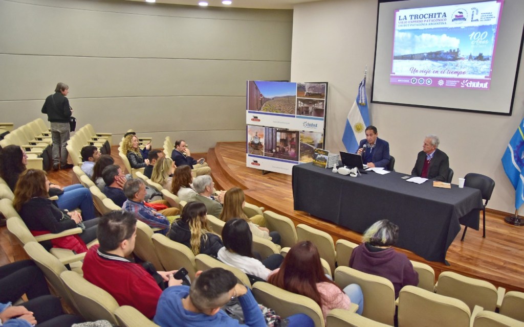 Se presentó la reedición del libro «La Trochita un Viaje en el&nbsp;tiempo»