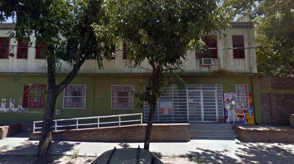 Una mujer golpeó a la directora de la escuela de la hija porque la habían sancionado por pelearse con una&nbsp;compañera