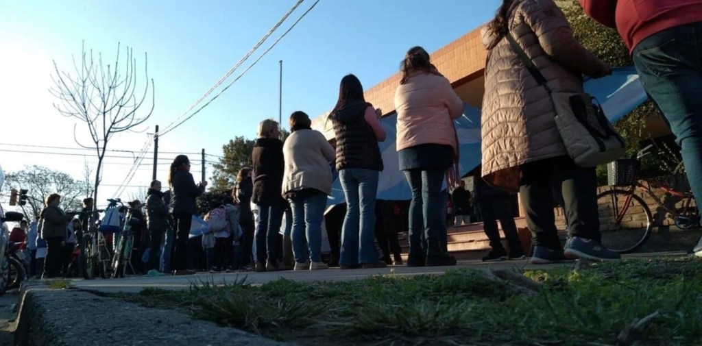 Golpearon y apedrearon salvajemente a una docente por reprobar a una&nbsp;estudiante