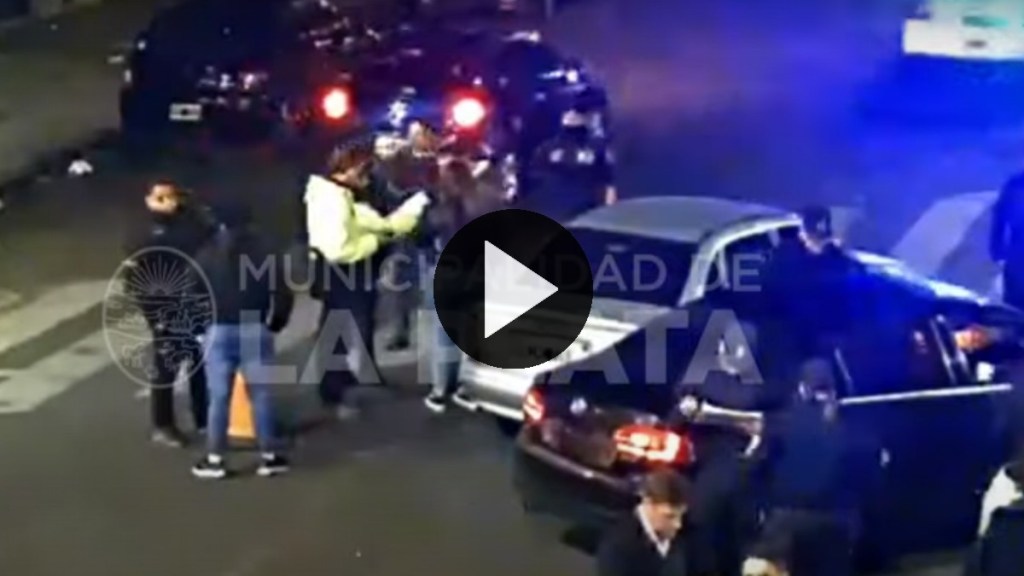 Video: dio positivo un test de alcoholemia, huyó y dejó a su novia en el&nbsp;control