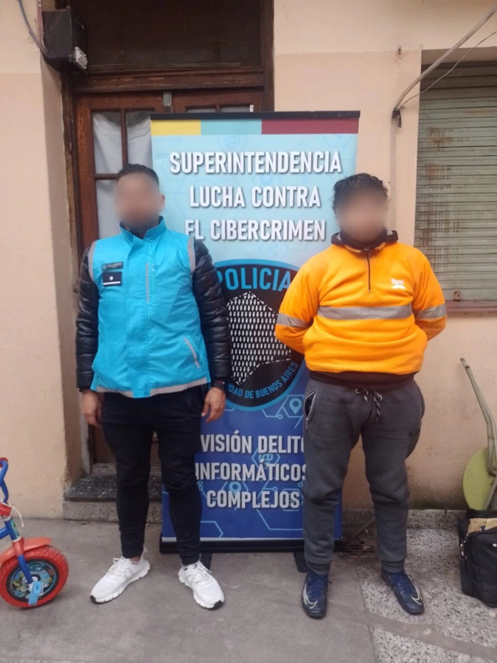 Horror: pintor hacía dibujos de sus hijas de 7 y 15 años desnudas para&nbsp;venderlos