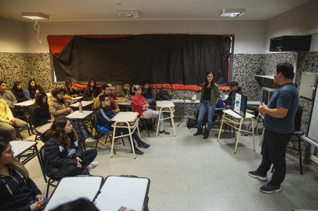 Inició la presentación de la Guía Estudiantil en establecimientos educativos 