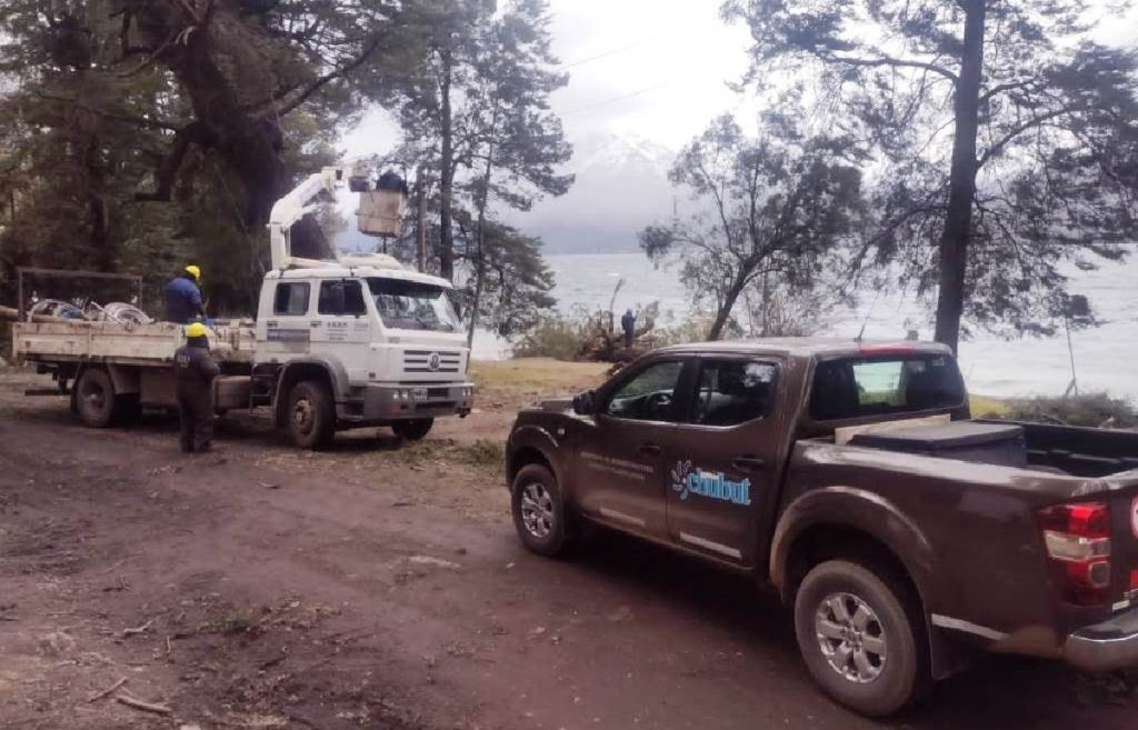 Reparaciones en las líneas eléctricas de Puerto Patriada y Lago&nbsp;Blanco