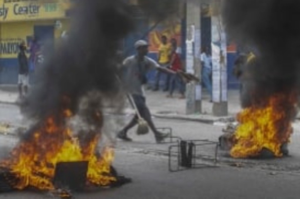 Asesinaron y prendieron fuego a dos periodistas en Haití 
