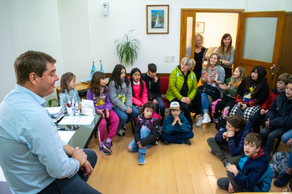 Alumnos de Trevelin visitaron Rawson y conversaron con el&nbsp;intendente