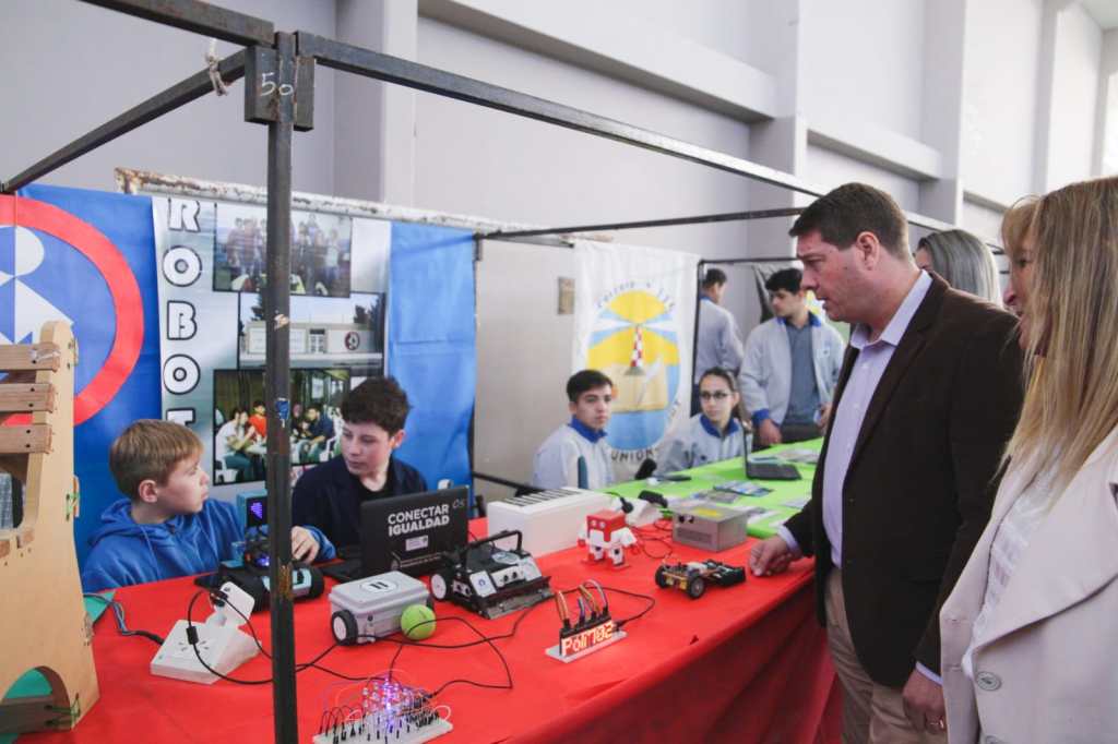 Biss encabezó la apertura de la primera Expo&nbsp;Educativa