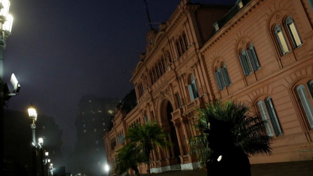 Alarma: por una amenaza de bomba evacuaron Casa&nbsp;Rosada