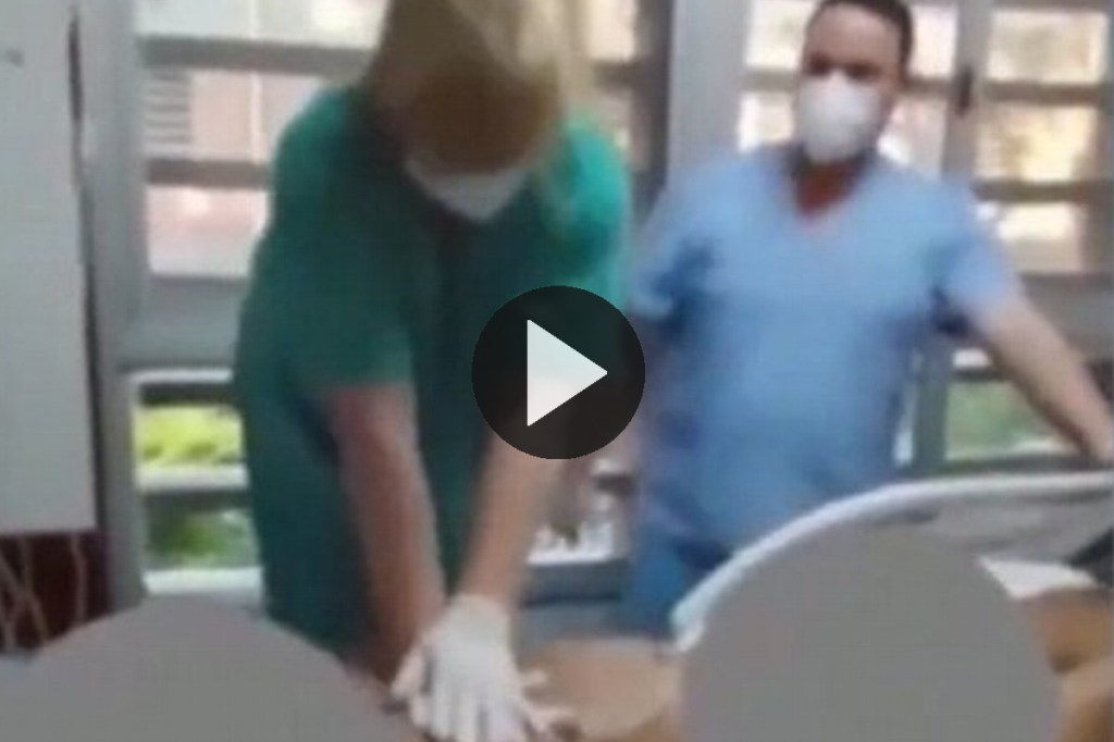 Video: médicos y enfermeros se filmaron reanimando a un paciente riéndose y haciendo&nbsp;chistes